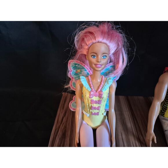 3 Barbie Dolls And 1 Ken.. Fully Dressed And Ready To Go . Good Condition - Picture 5 of 8